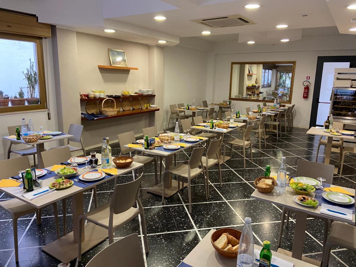 Hotel Domus Mea *